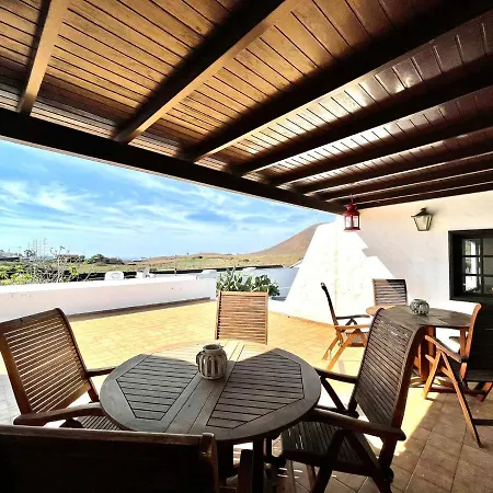 Casa Rural Con Piscina Y Estupenda Vista A Volcan, Lanzarote Tahiche