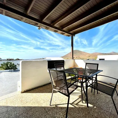 Casa Rural Con Piscina Y Estupenda Vista A Volcan, Lanzarote *