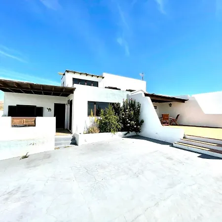 Casa Rural Con Piscina Y Estupenda Vista A Volcan, Lanzarote *