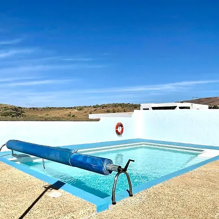 Casa Rural Con Piscina Y Estupenda Vista A Volcan, Lanzarote Εξοχικό σπίτι *